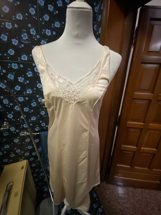 Sottoveste in raso con pizzo