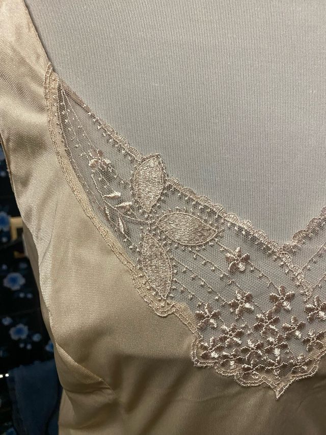 Sottoveste in raso con pizzo