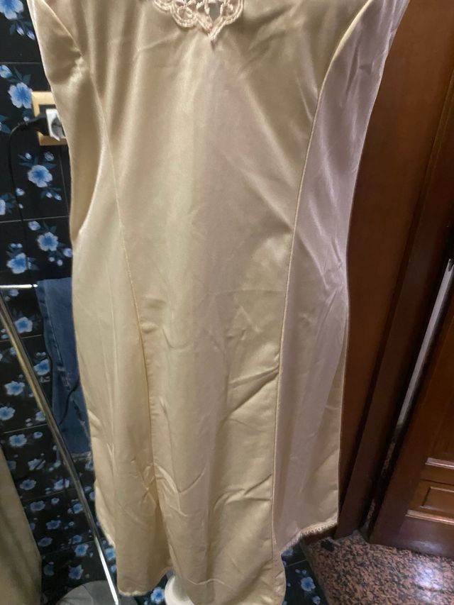 Sottoveste in raso con pizzo