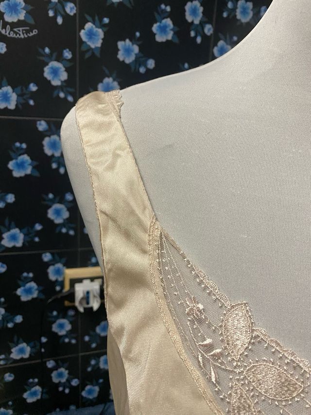 Sottoveste in raso con pizzo