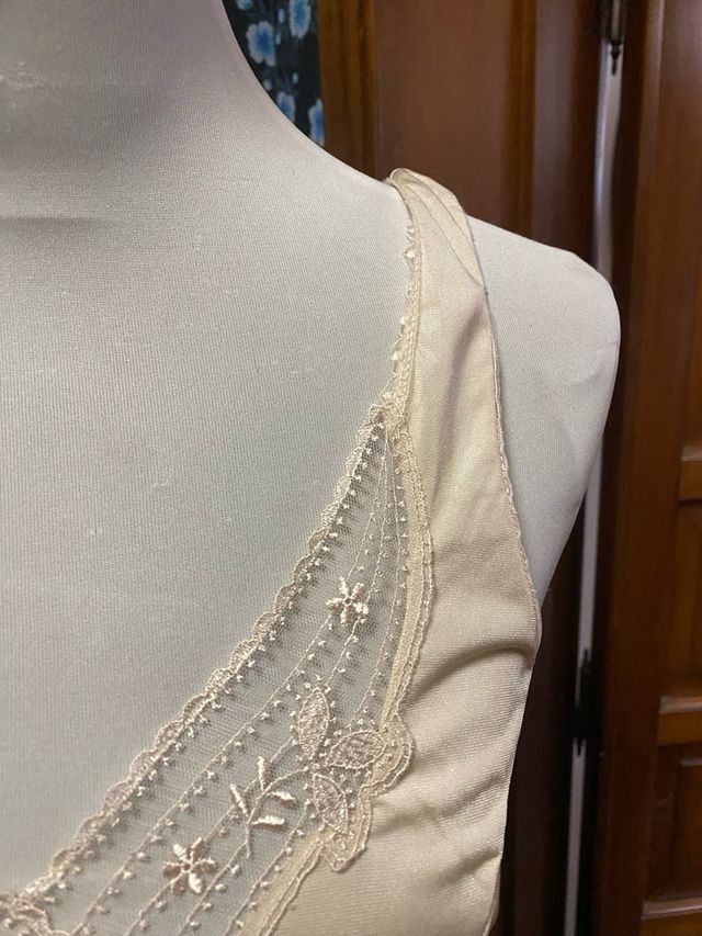 Sottoveste in raso con pizzo