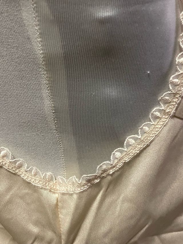 Sottoveste in raso con pizzo