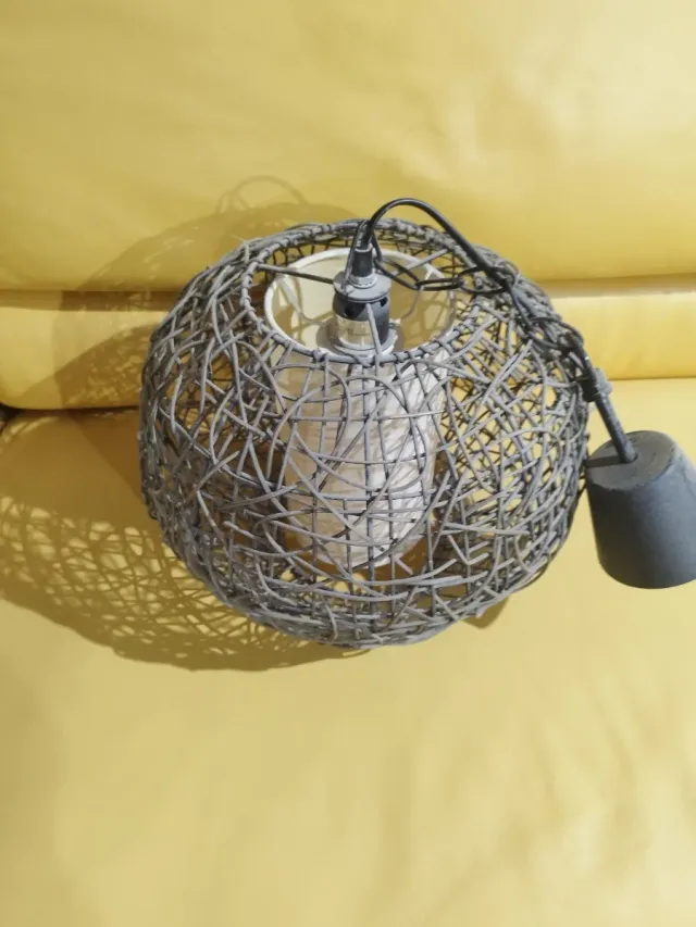 Lámpara de techo tejida