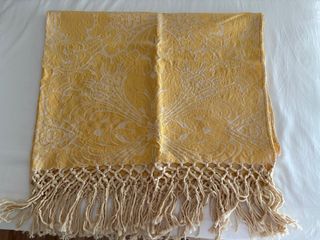 Mantón Fallera Amarillo con Flecos