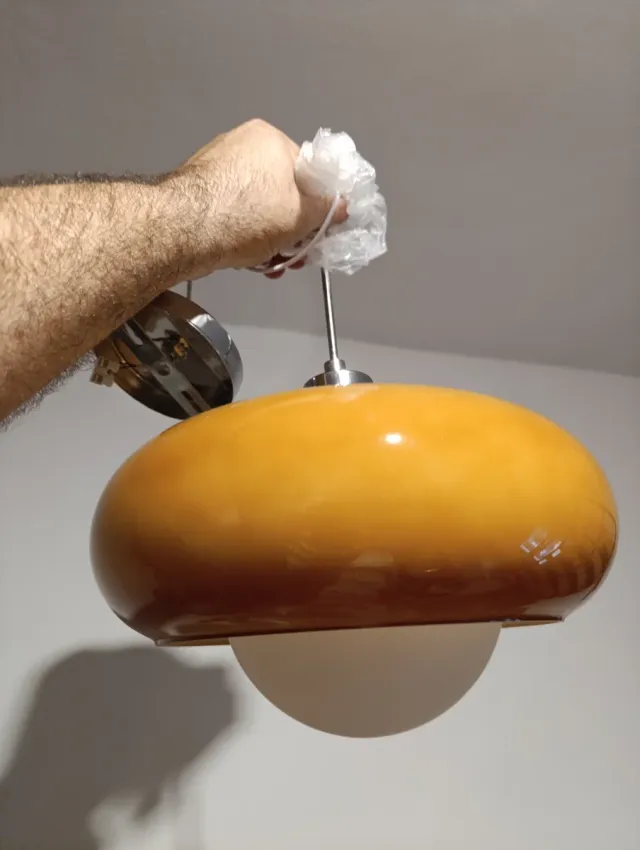 Lámpara colgante diseño naranja y blanco