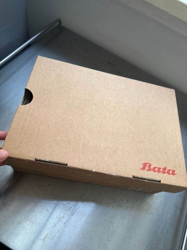 Mocassini scamosciati marroni con fibbia dorata