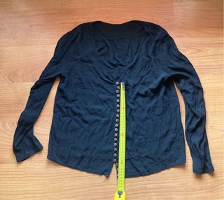 Blusa negra con botones