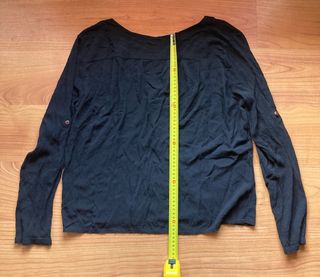 Blusa negra con botones