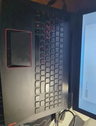 Lenovo Y520-15IKBN Portátil Gaming Negro/Rojo