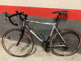 Bicicleta BH de carretera