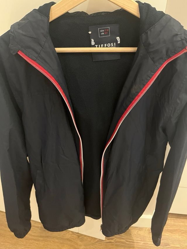 Chaqueta Tiffosi Azul con Detalles Rojos. 13 a 14