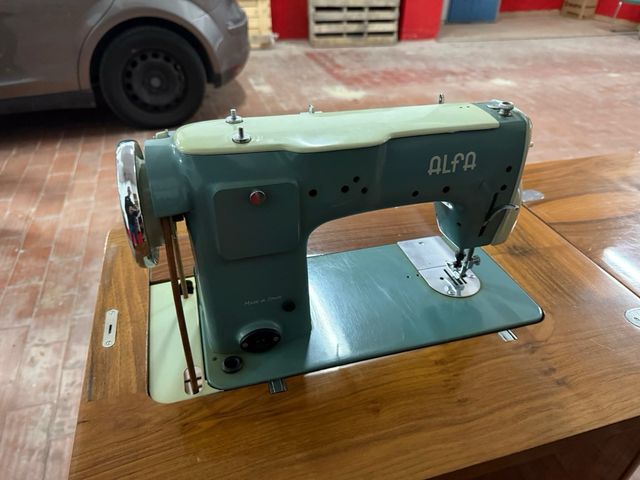Máquina de coser ALFA 103 400 antigua