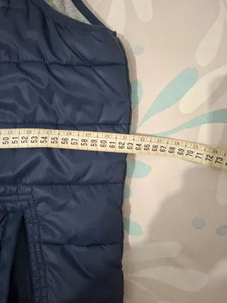 Chaleco acolchado azul fino