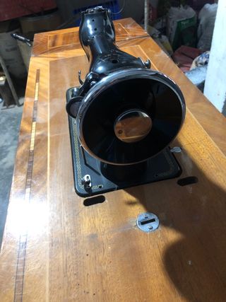 máquina de coser y mueble Alfa