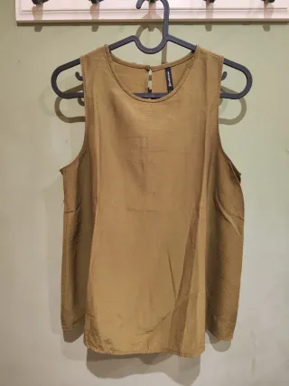 Blusa verde sin mangas Stradivarius Talla M