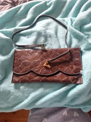 Bolso de mano piel serpiente dorado