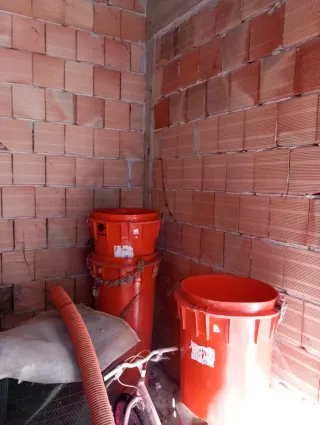 N. 3 tubi scarico macerie arancioni Come foto