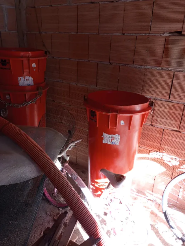 N. 3 tubi scarico macerie arancioni Come foto