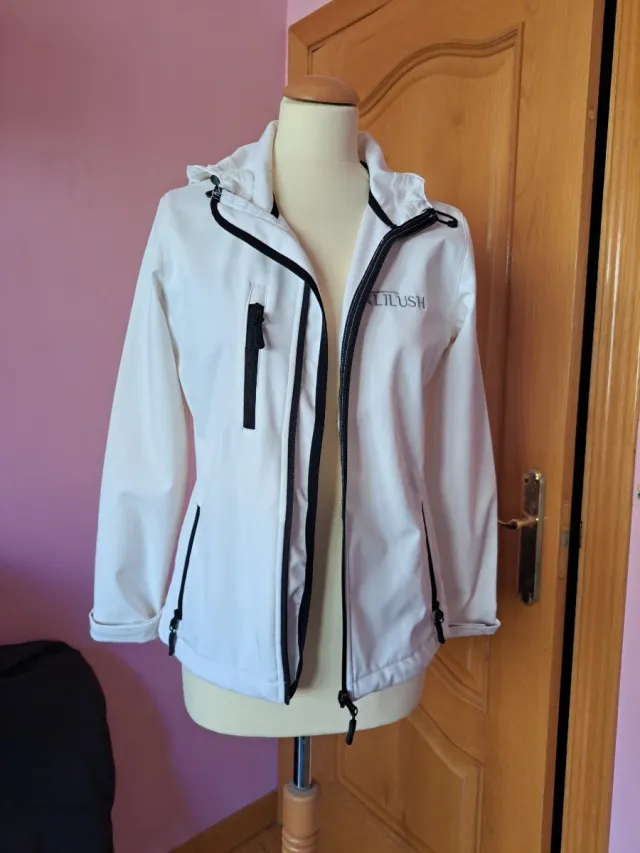 Chaqueta blanca chica