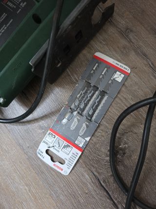 Caladora Bosch PST 52 A + 3 sierras nuevas t144d