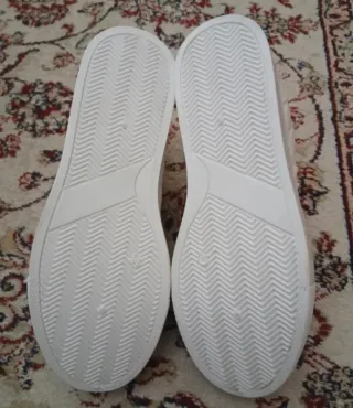 Scarpe bianche con dettagli oro n.37