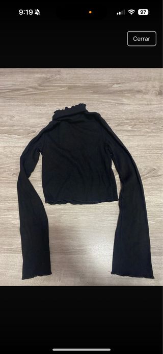 Camiseta negra manga larga cuello alto