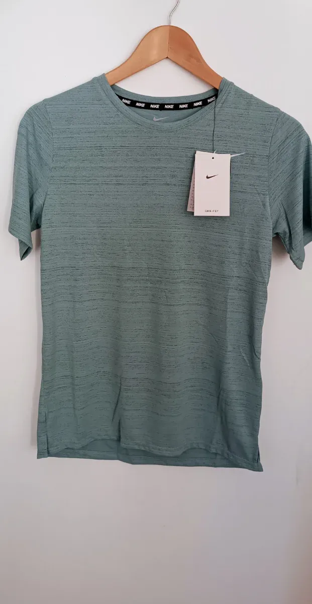 Camiseta Nike niña verde