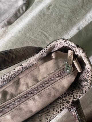 O bag bolso beige y serpiente
