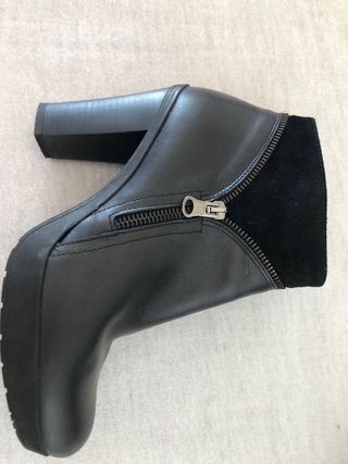 Botines de piel negros con cremallera
