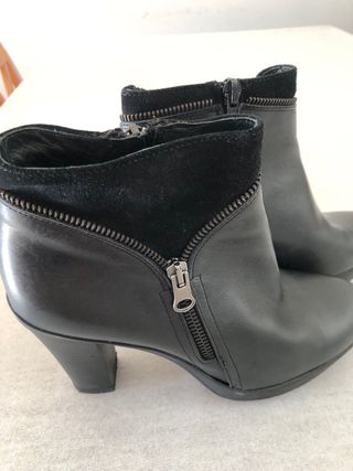 Botines de piel negros con cremallera