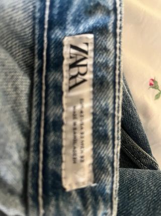 Pantalón vaquero Zara hombre tipo cargo.