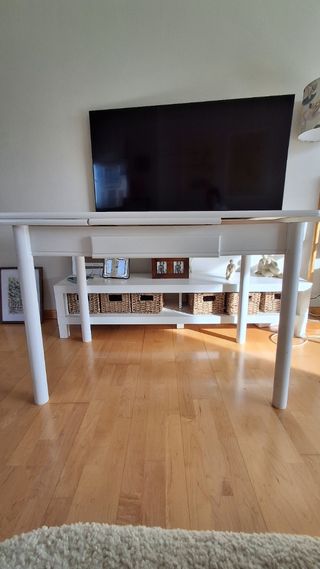Mesa extensible blanca de madera