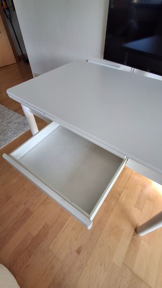 Mesa extensible blanca de madera