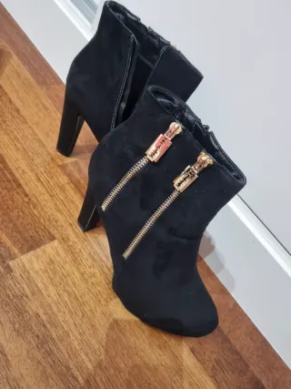 Botines negros tacón alto cremallera dorada T40
