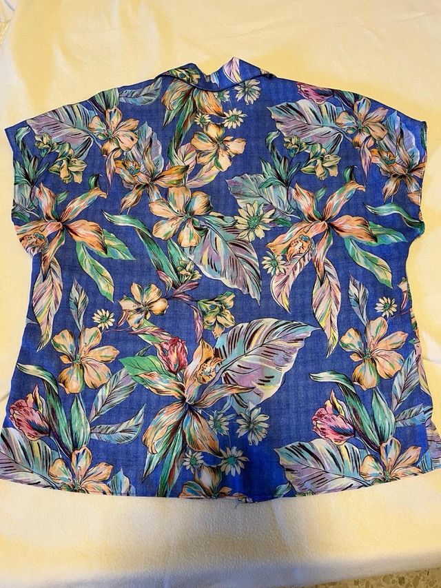 Blusa Mango flores L