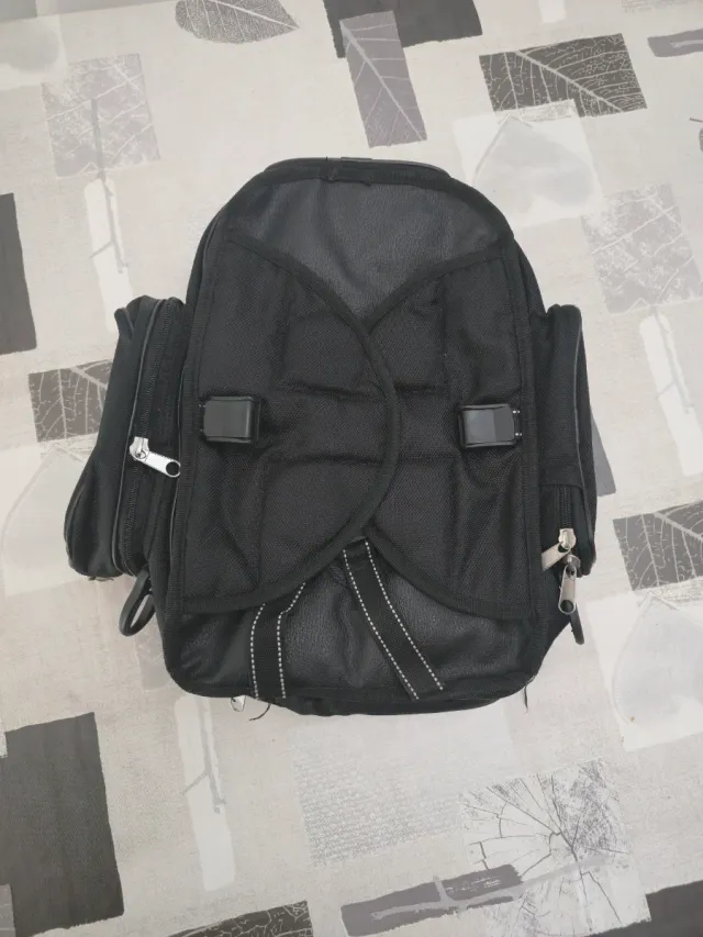 Mochila imantada para depósito de moto