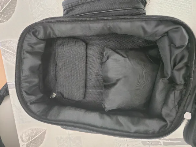 Mochila imantada para depósito de moto