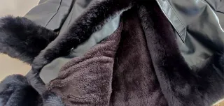 Abrigo polipiel negro con pelo