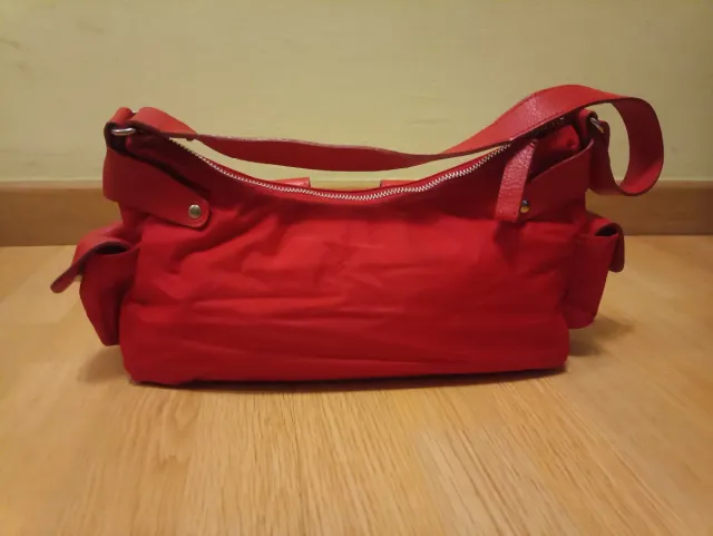 Bolso rojo Síntesis