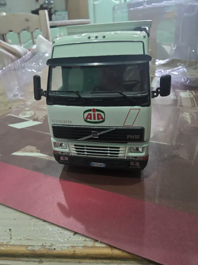 Camion DeAgostini AIA Volvo FH 12 1:43