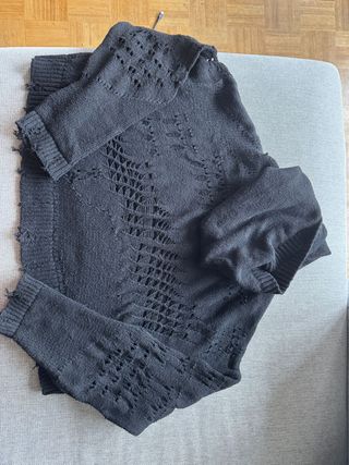 Jersey Zara cropped desgastado con capucha