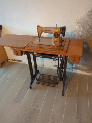 Máquina de coser Singer antigua con mueble origina