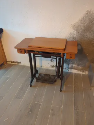 Máquina de coser Singer antigua con mueble origina