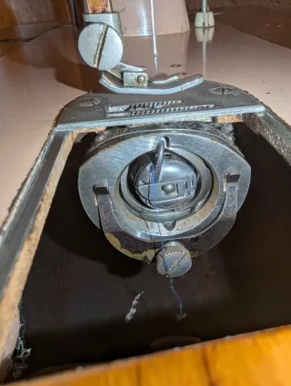 Máquina de coser Singer antigua con mueble origina