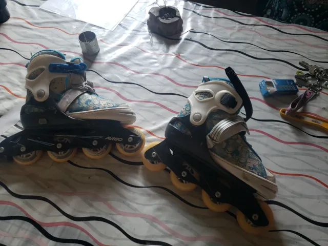 Patines en línea con diseño azul
