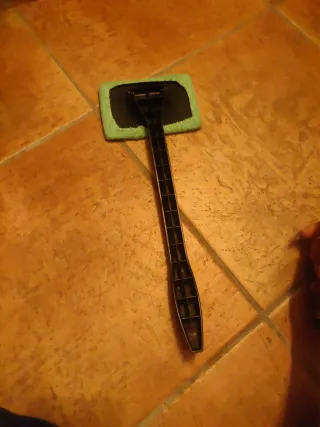 Spazzola pulisci vetri e schermi