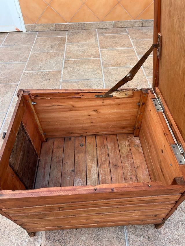 Caseta para perro de madera