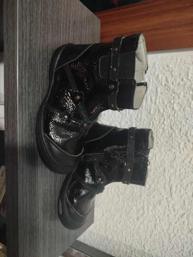 Botas niña charol negras Talla 24