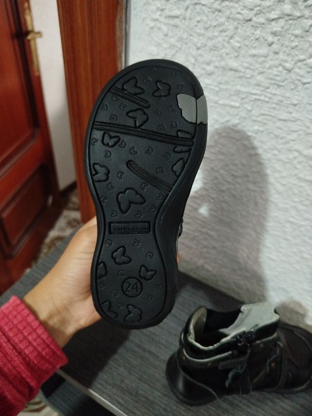 Botas niña charol negras Talla 24