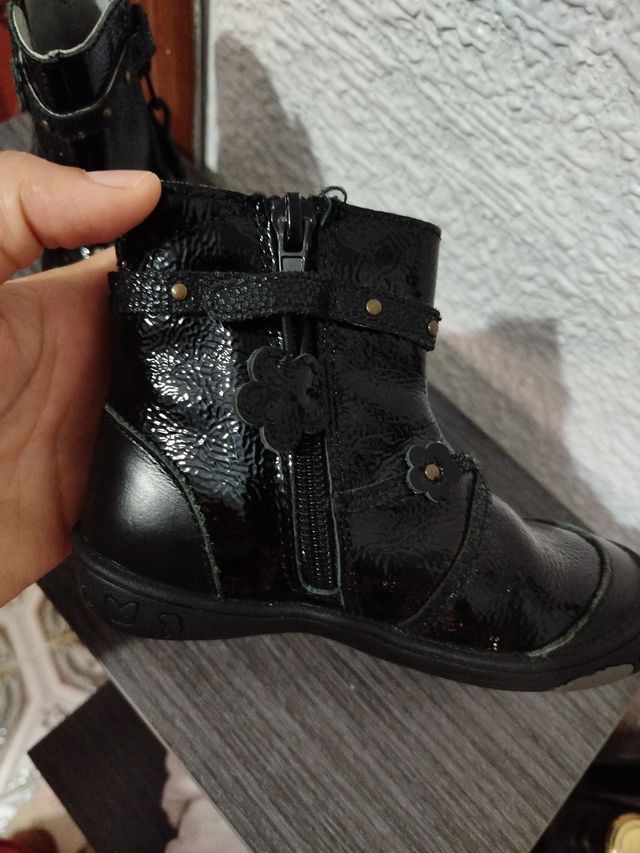 Botas niña charol negras Talla 24